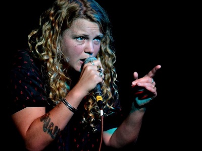 Kate Tempest - poesía - poeta inglesa - mujeres en la poesía - performance - poeta británica - Gran Bretaña - Inglaterra - Gonzalo Zuloaga - Reportajes - Ted Hughes - Poetry Societypoemas - escribir - escriora - slam